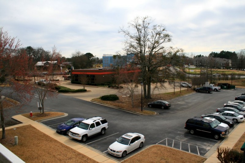 Community is within walking distance to shops and restaurants Community is within walking distance to shops and restaurants