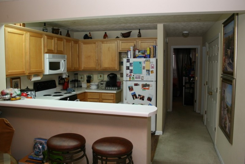 Kitchen - all appliances remain Kitchen - all appliances remain